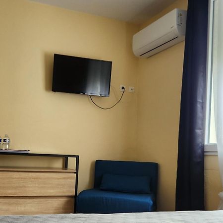 Les Belles Nuits Bed and Breakfast Le Bousquet-d'Orb Εξωτερικό φωτογραφία