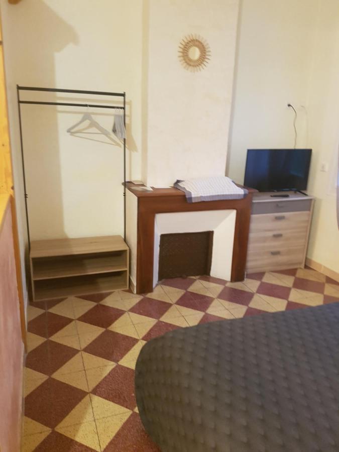 Les Belles Nuits Bed and Breakfast Le Bousquet-d'Orb Εξωτερικό φωτογραφία