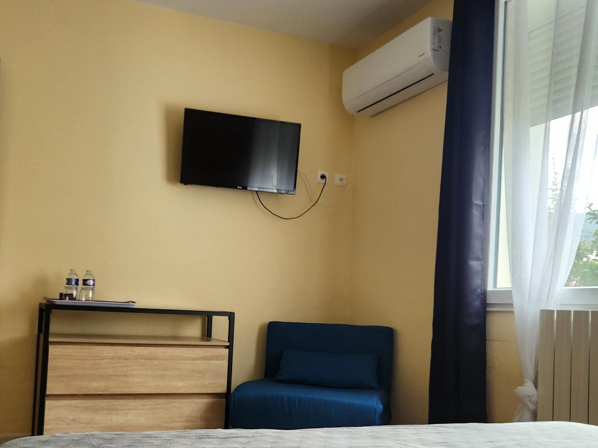 Les Belles Nuits Bed and Breakfast Le Bousquet-d'Orb Εξωτερικό φωτογραφία