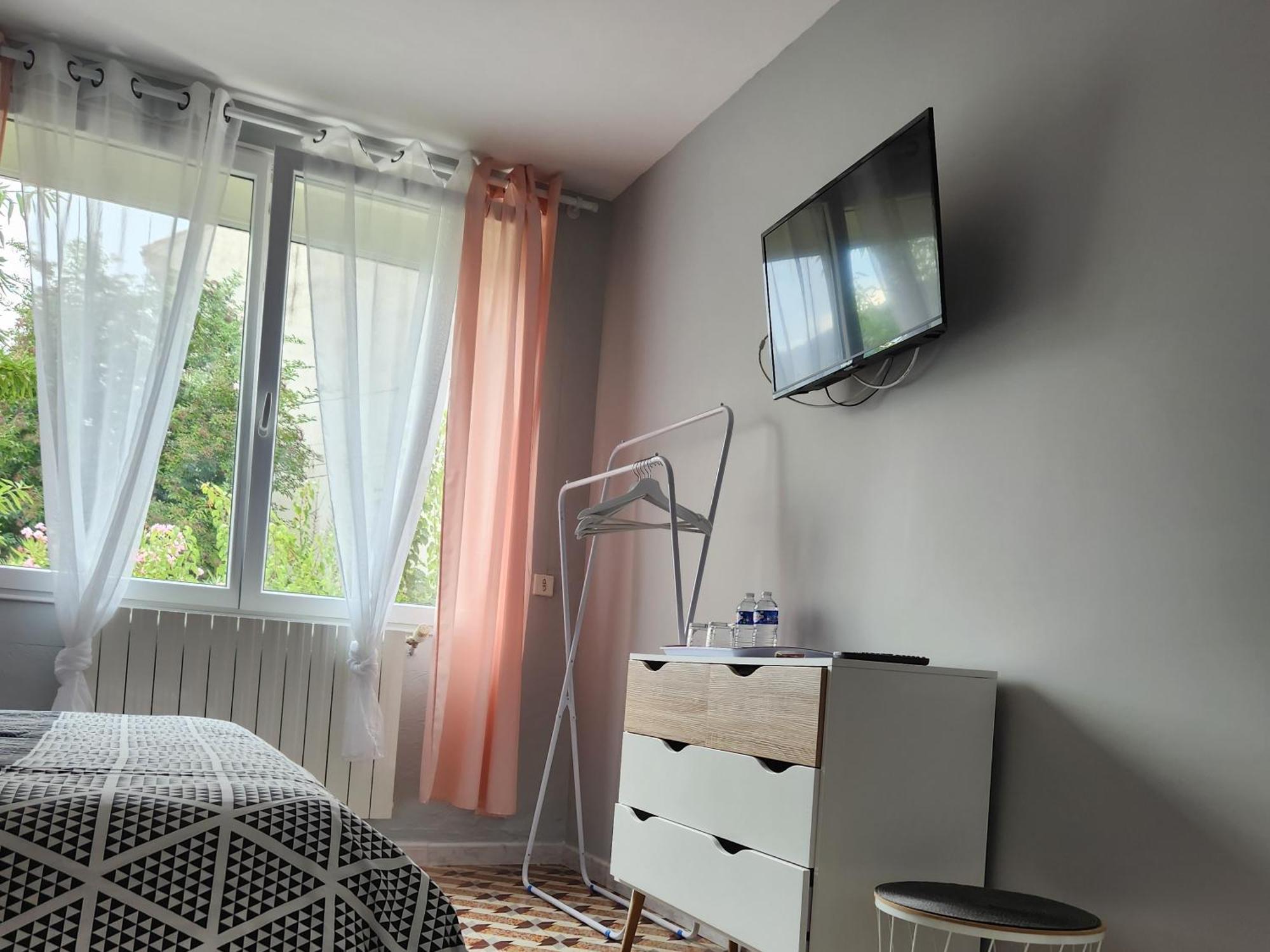 Les Belles Nuits Bed and Breakfast Le Bousquet-d'Orb Εξωτερικό φωτογραφία