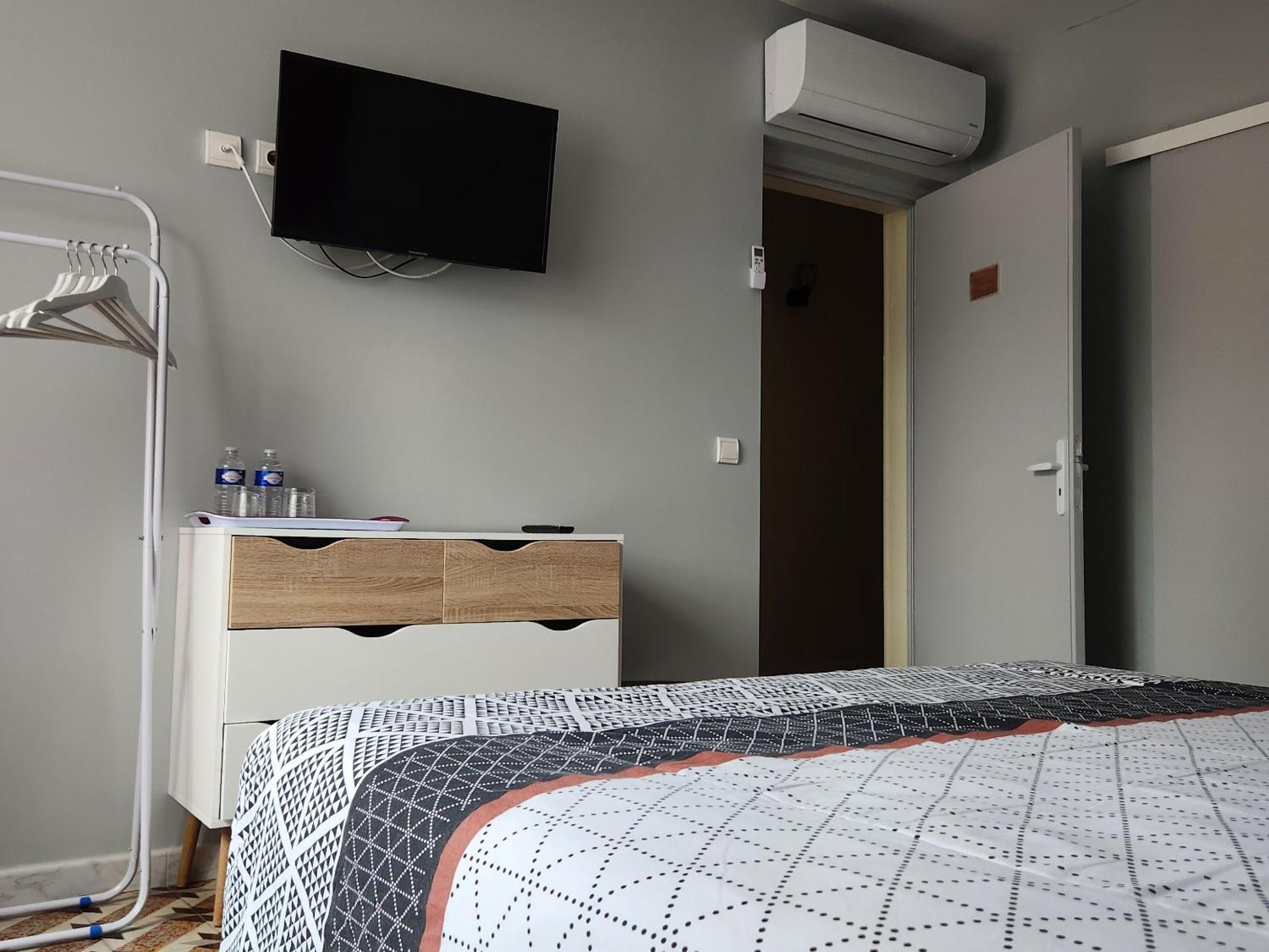 Les Belles Nuits Bed and Breakfast Le Bousquet-d'Orb Εξωτερικό φωτογραφία